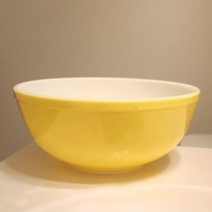 Pyrex Vintage Large 4 Qt Quart Mixing Nesting Bowl Yellow